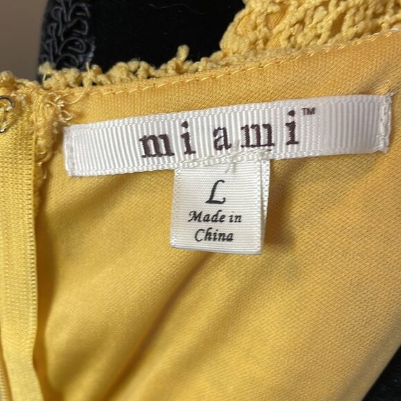 Boho Sunshine Mi Ami Crochet Dress in Vibrant Style - Picture 4 of 6